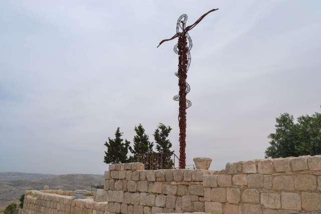 Modern sculpture of a serpentine cross that has become a symbol of Mount Nebo. Inspired by Jesus' words in John 3: "As Moses lifted up the serpent in the wilderness, so must the Son of Man be lifted up."